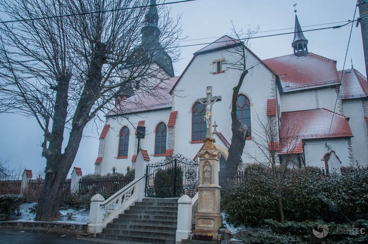 Mogiła śp. biskupa Gerarda Kusza w Dziergowicach