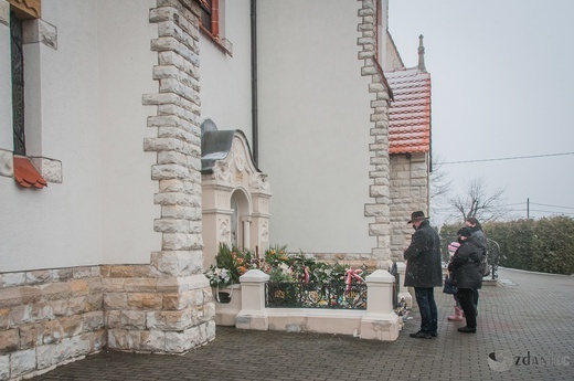 Mogiła śp. biskupa Gerarda Kusza w Dziergowicach