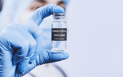 Sondaż: Czy Polacy ufają szczepionce AstraZeneca?