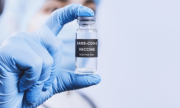 Zmiany w systemie szczepień: Przyspieszenie zapisów dla osób młodszych