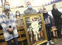 Pierwsi przyjęli patrona państwo Majdowie.