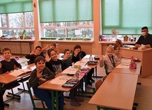 W ZSK dba się także o sprawy ducha. Na zdjęciu: lekcja religii z opiekunem duchowym placówki ks. Aleksandrem Rylem.