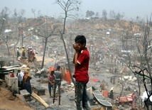Ogromny pożar pochłonął obóz dla uchodźców Rohingya 