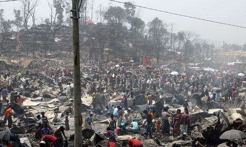 Ogromny pożar pochłonął obóz dla uchodźców Rohingya 