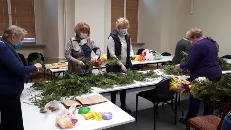 Parafialny Klub Seniora przygotował palmy