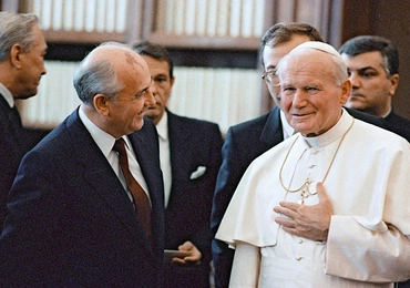 1 grudnia 1989 r. Wizyta Michaiła Gorbaczowa w Watykanie. Wtedy zapadły decyzje o reaktywowaniu Kościoła greckokatolickiego na Ukrainie i odbudowie struktur Kościoła katolickiego w ZSRR.