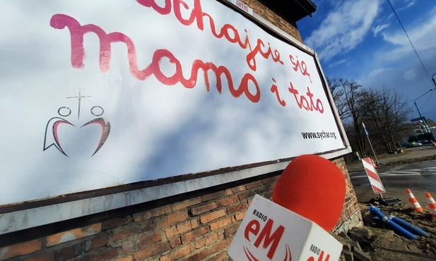  Region. „Kochajcie się mamo i tato” - billboardy pro-life pojawiły się w naszych miastach