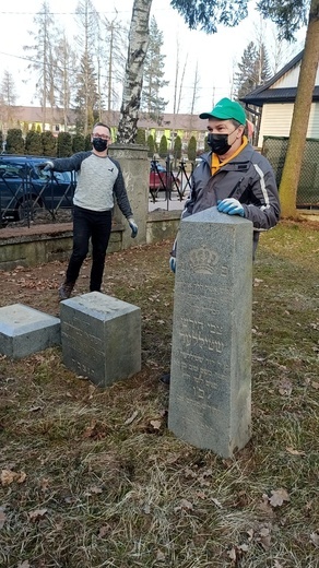 Początek prac na nowotarskim cmentarzu żydowskim