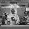 Ks. Władysław Droździk (w środku) w dniu obchodów 50-lecia swoich święceń kapłańskich 12 kwietnia 2015 r.