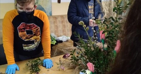 Bolesławiec. Zrobili palmy dla parafian