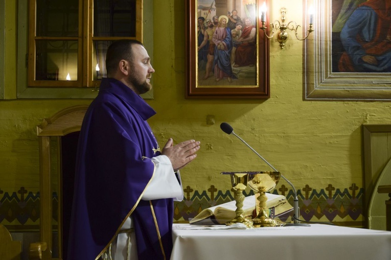 - Trud wędrowania ofiarujmy na ołtarzu Panu Jezusowi - mówił ks. Piotr Tajak.