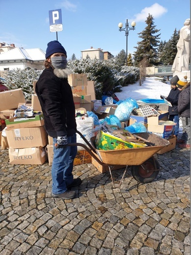 Makulatura na misje 2021