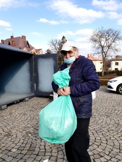 Makulatura na misje 2021