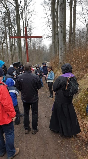 Z krzyżem na Chełmiec