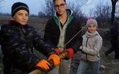 Rodzina Leszczyńskich z Lipnicy Dolnej szykuje palmę