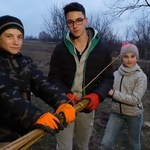 Rodzina Leszczyńskich z Lipnicy Dolnej szykuje palmę