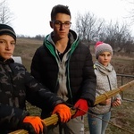 Rodzina Leszczyńskich z Lipnicy Dolnej szykuje palmę