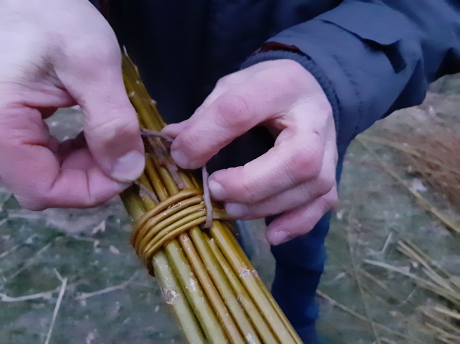 Rodzina Leszczyńskich z Lipnicy Dolnej szykuje palmę