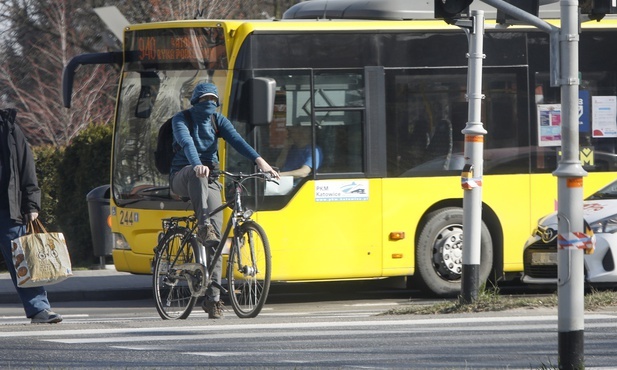 Śląskie. Linie metropolitalne poczekają na uruchomienie. Autobusy zatrzymała pandemia