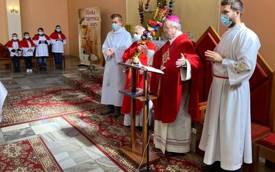 Bp Lityński: Krzyż jest dla nas lekcją miłości