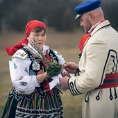 Po powrocie z kościoła gospodarze gałązki poświęconej palmy umieszczali na swoich polach. Miało to ochornić plony przed niepogodą.