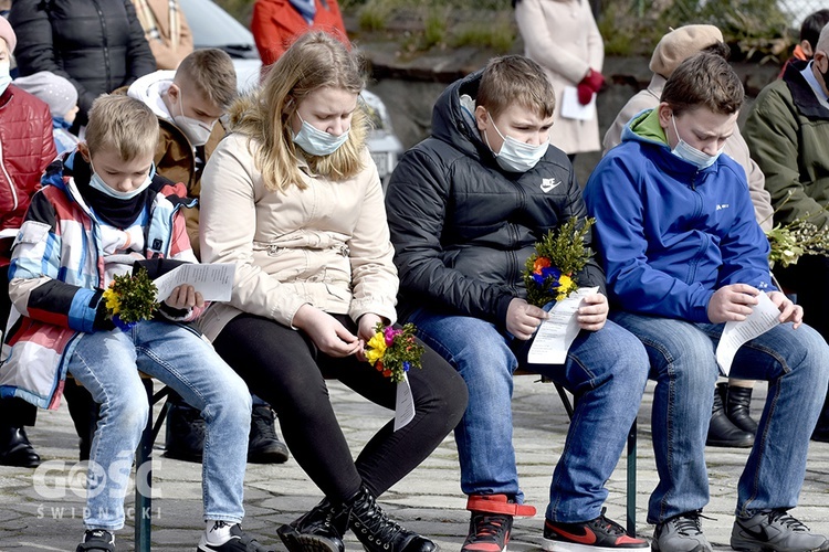 Niedziela Palmowa w ogrodzie parafii Najświętszego Serca Pana Jezusa