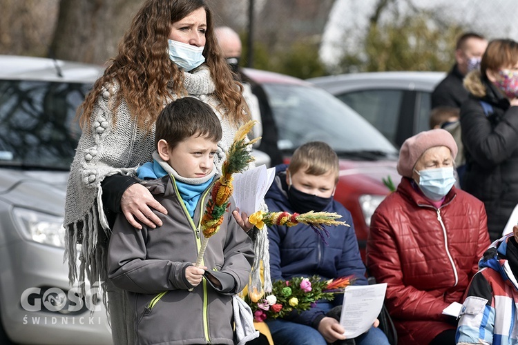 Niedziela Palmowa w ogrodzie parafii Najświętszego Serca Pana Jezusa