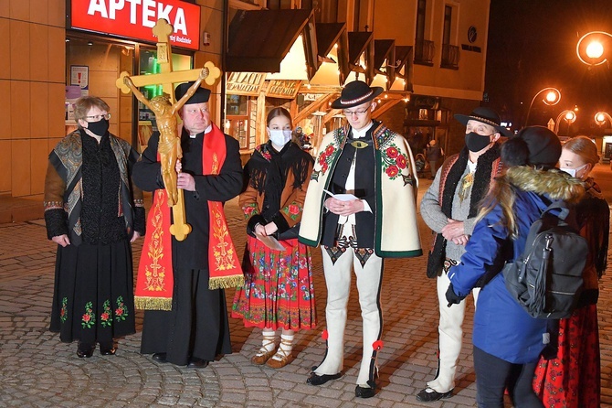 Droga Krzyżowa na Krupówkach w Zakopanem