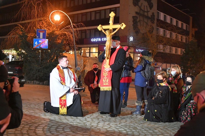 Droga Krzyżowa na Krupówkach w Zakopanem