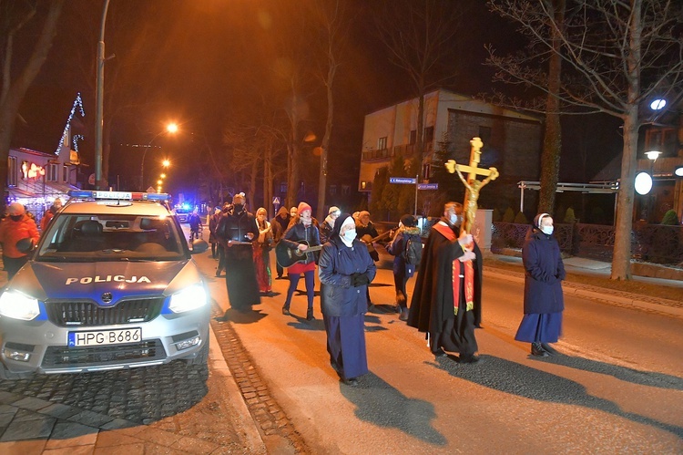 Droga Krzyżowa na Krupówkach w Zakopanem