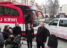 Dzięki busowi uda się ominąć problem wielu ochotników – jak dostać się do stacji krwiodawstwa w Wałbrzychu.