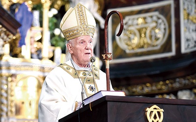 ▲	Biskup senior w czasie Mszy św. w uroczystość Zwiastowania Pańskiego.