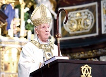 ▲	Biskup senior w czasie Mszy św. w uroczystość Zwiastowania Pańskiego.
