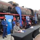 Podpisanie umowy dotyczącej modernizacji dworca PKP w Stalowej Woli-Rozwadowie.