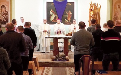 Jubileuszowej Eucharystii przewodniczył bp Edward Dajczak.