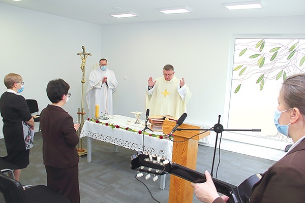 Eucharystii w DSM przewodniczył bp Krzysztof Zadarko, a koncelebrował dyrektor Caritas diecezjalnej ks. Tomasz Roda.