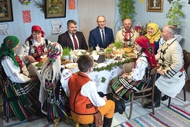 	Wielkanoc jak za dawnych lat może mieć miejsce i w XXI wieku. Tak jest choćby w Lubochni.