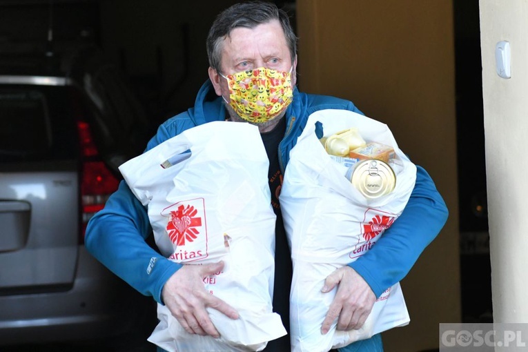 Głogów. Paczka dla samotnego seniora