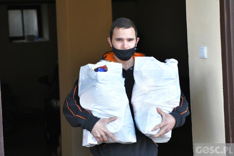 Głogów. Paczka dla samotnego seniora