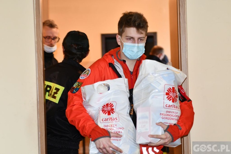 Głogów. Paczka dla samotnego seniora