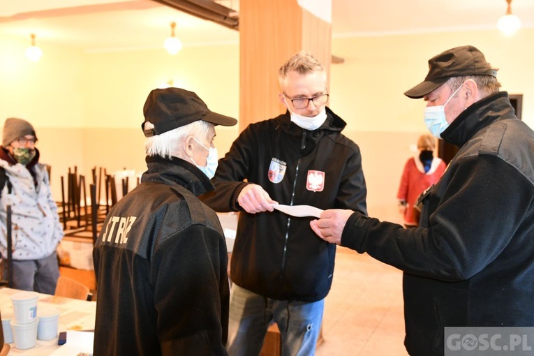 Głogów. Paczka dla samotnego seniora