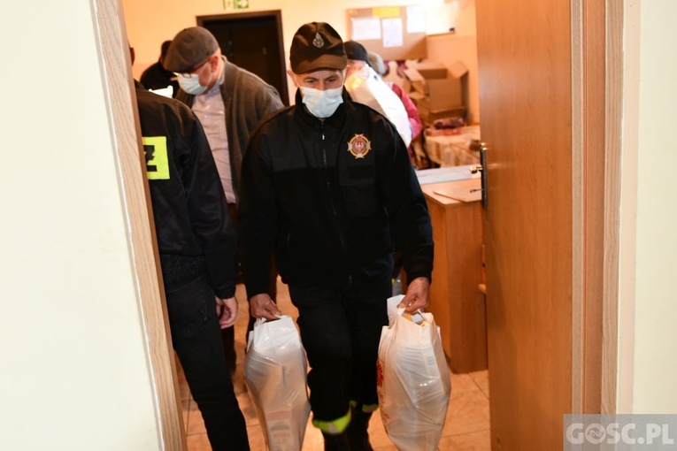 Głogów. Paczka dla samotnego seniora