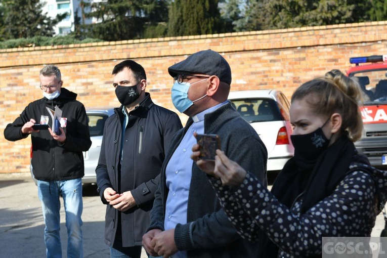 Głogów. Paczka dla samotnego seniora