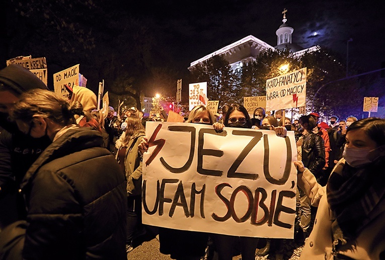 Do wielu ataków na ludzi i mienie Kościoła dochodziło podczas Strajku Kobiet.