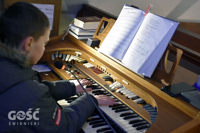 Najmłodszy organista w czasie swojej posługi w parafii św. Maksymiliana Marii Kolbego w Wałbrzychu