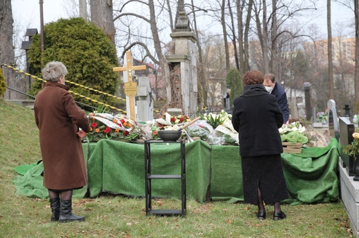 Ostatnie pożegnanie ks. kan. Władysława Droździka w bielskiej Kamienicy