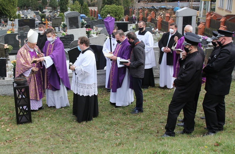 Ostatnie pożegnanie ks. kan. Władysława Droździka w bielskiej Kamienicy