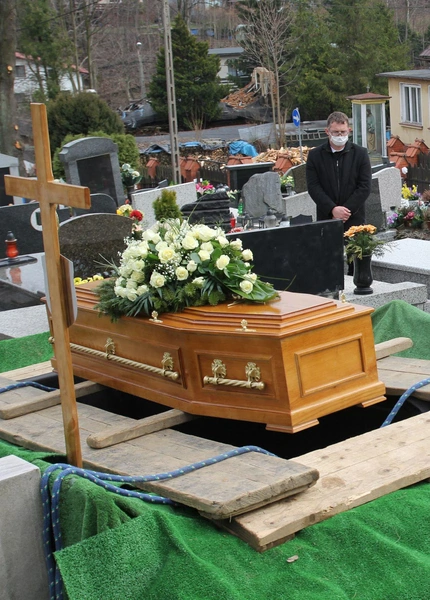 Ostatnie pożegnanie ks. kan. Władysława Droździka w bielskiej Kamienicy