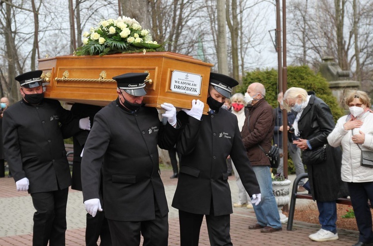 Ostatnie pożegnanie ks. kan. Władysława Droździka w bielskiej Kamienicy