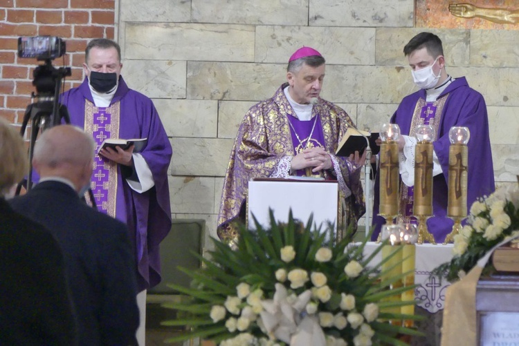 Ostatnie pożegnanie ks. kan. Władysława Droździka w bielskiej Kamienicy